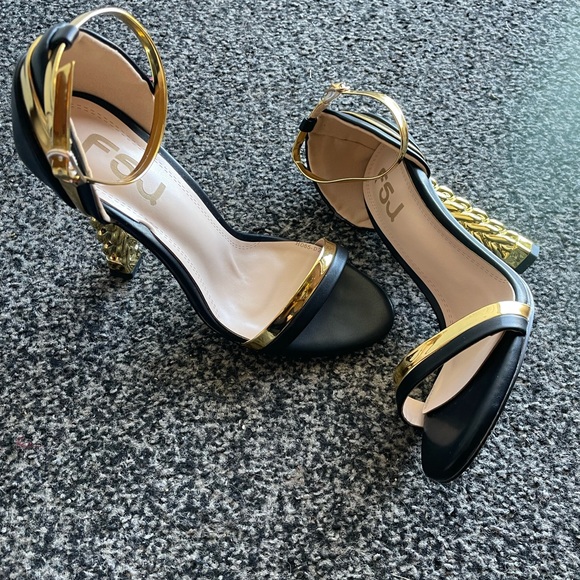 Ladies' Fashion Gold Metal Tone chain heel Party Pumps - Picture 3 of 12